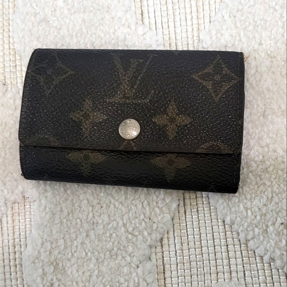 Louis vuitton key case